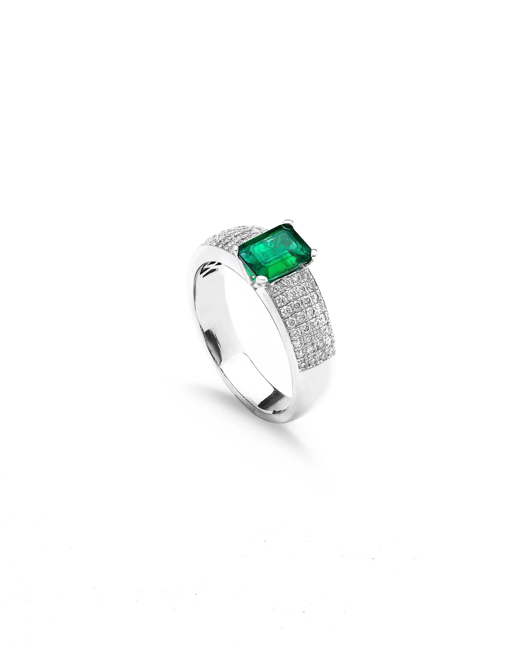The Rhyah Yellow Gold Green Emerald Ring | SEHGAL GOLD ORNAMENTS PVT. LTD.